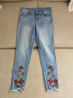 CP Jeans Light Wash Embroidered Floral Skinny Ankle Jeans
